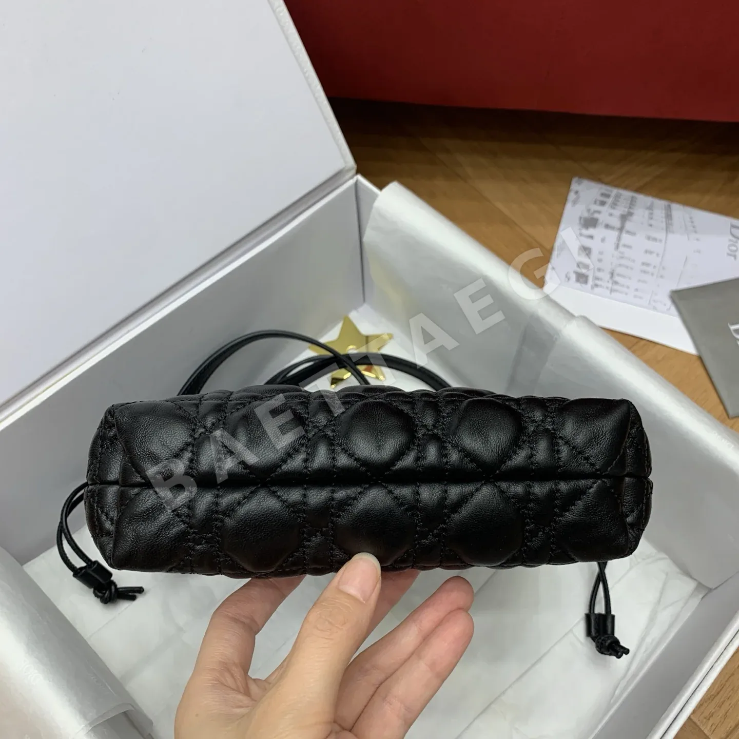 디올 램스킨 퀼팅 복주머니 가방 상세 이미지 6