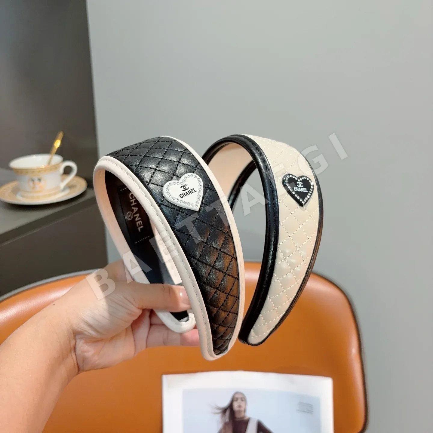 샤넬 다이아몬드 패턴 가죽 헤어밴드 182888
