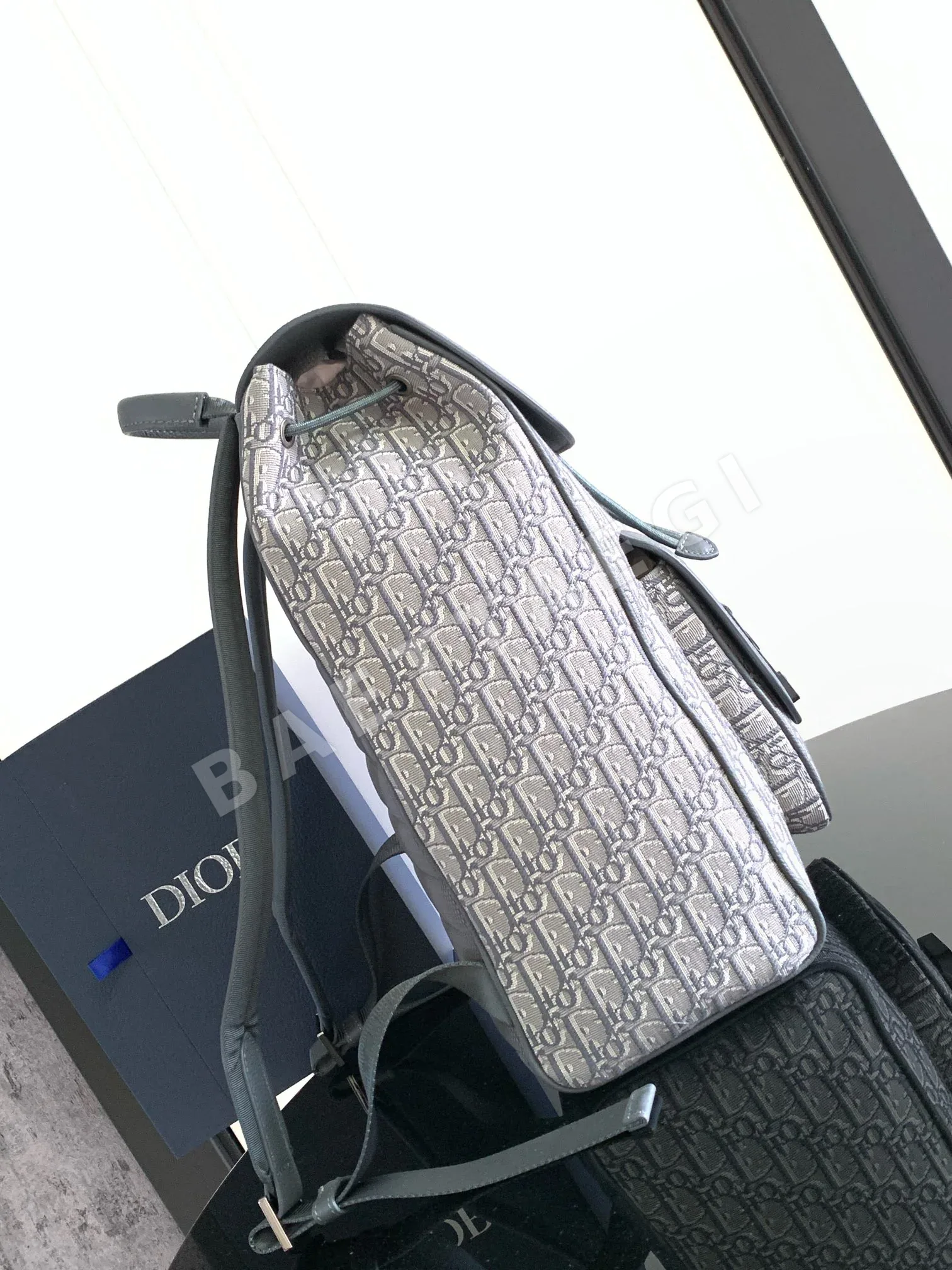디올 새들 플랩 백팩 상세 이미지 2