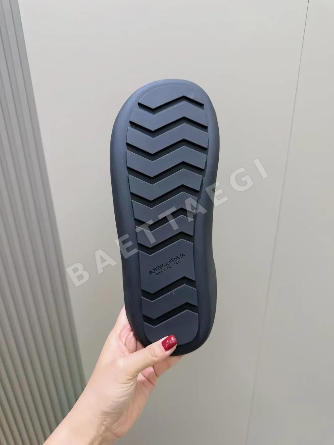 보테가베네타 인트레치아토 가죽 뮬 샌들 상세 이미지 9
