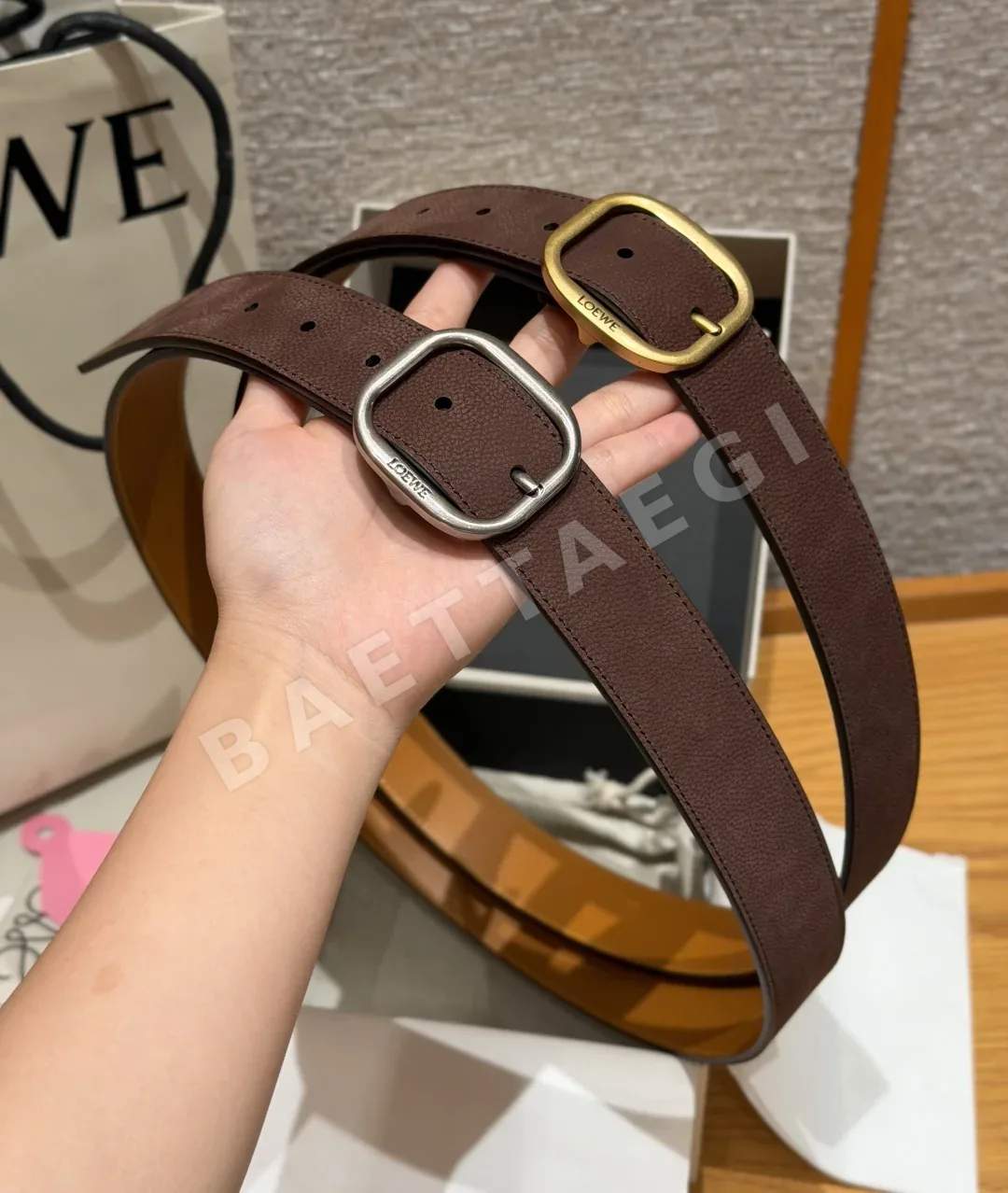 로에베 누벅 송아지가죽 원형 버클 벨트 상세 이미지 2