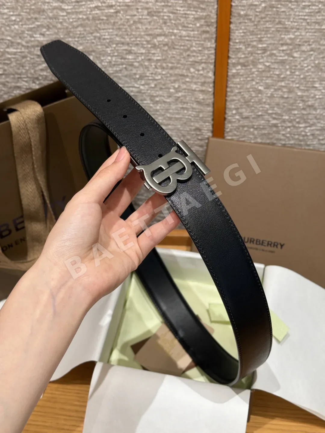 버버리 TB 로고 팔라듐 버클 송아지가죽 벨트 상세 이미지 3