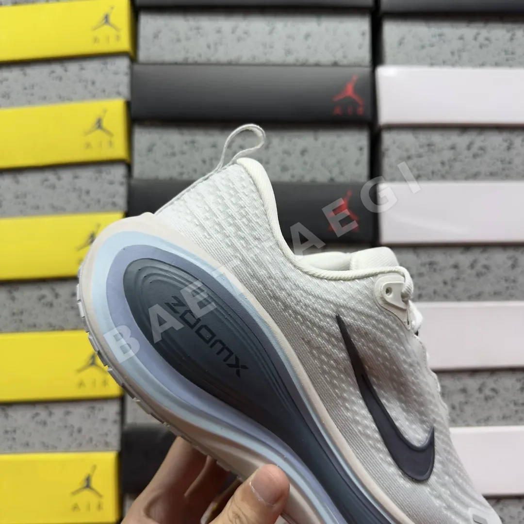 나이키 [XY] 보메로 플러스 오프 HV8150-111 201821 Nike Vomero Plus Off White Thunderstorm 상세 이미지 2
