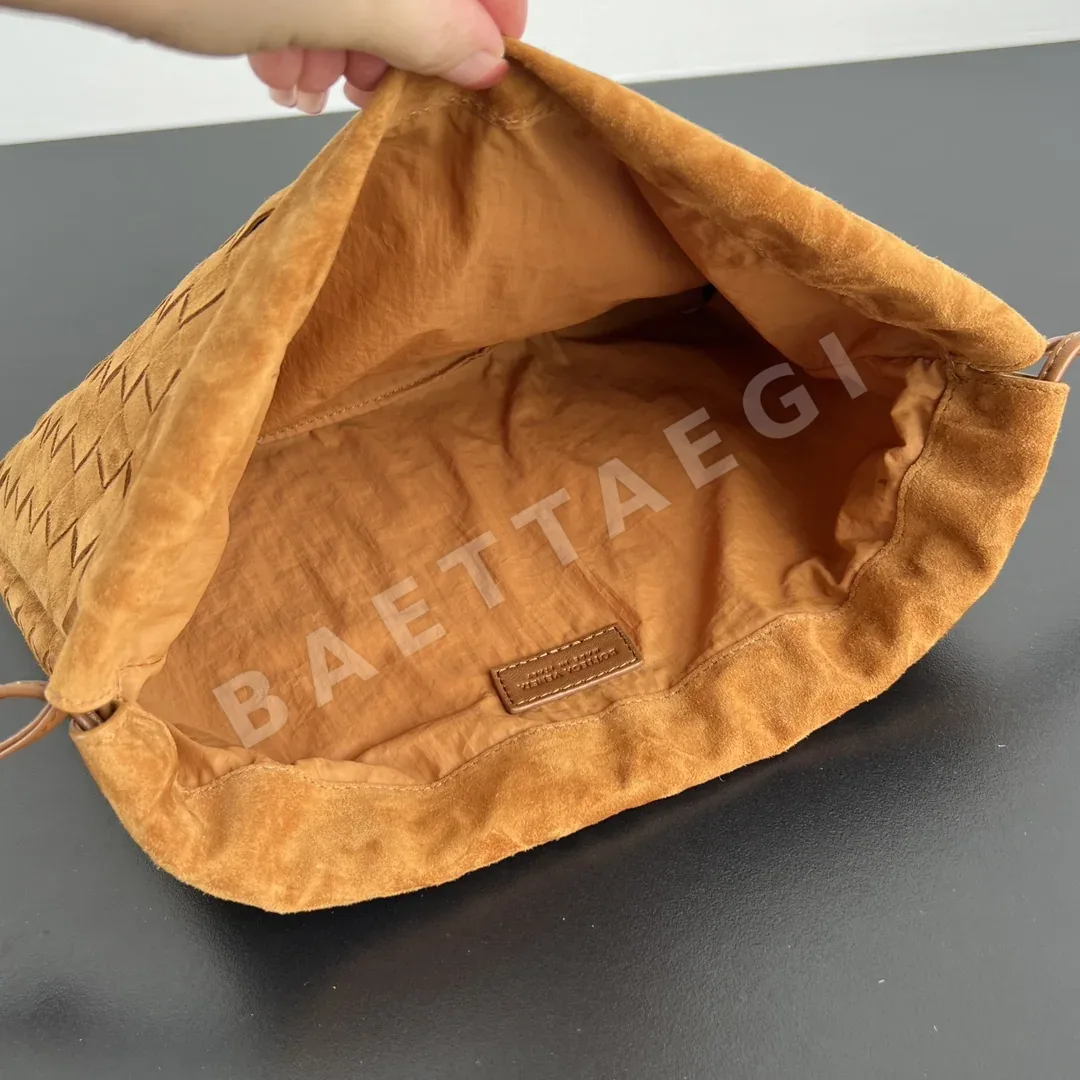 보테가베네타 드로스트링 소가죽 플리츠 백 상세 이미지 5