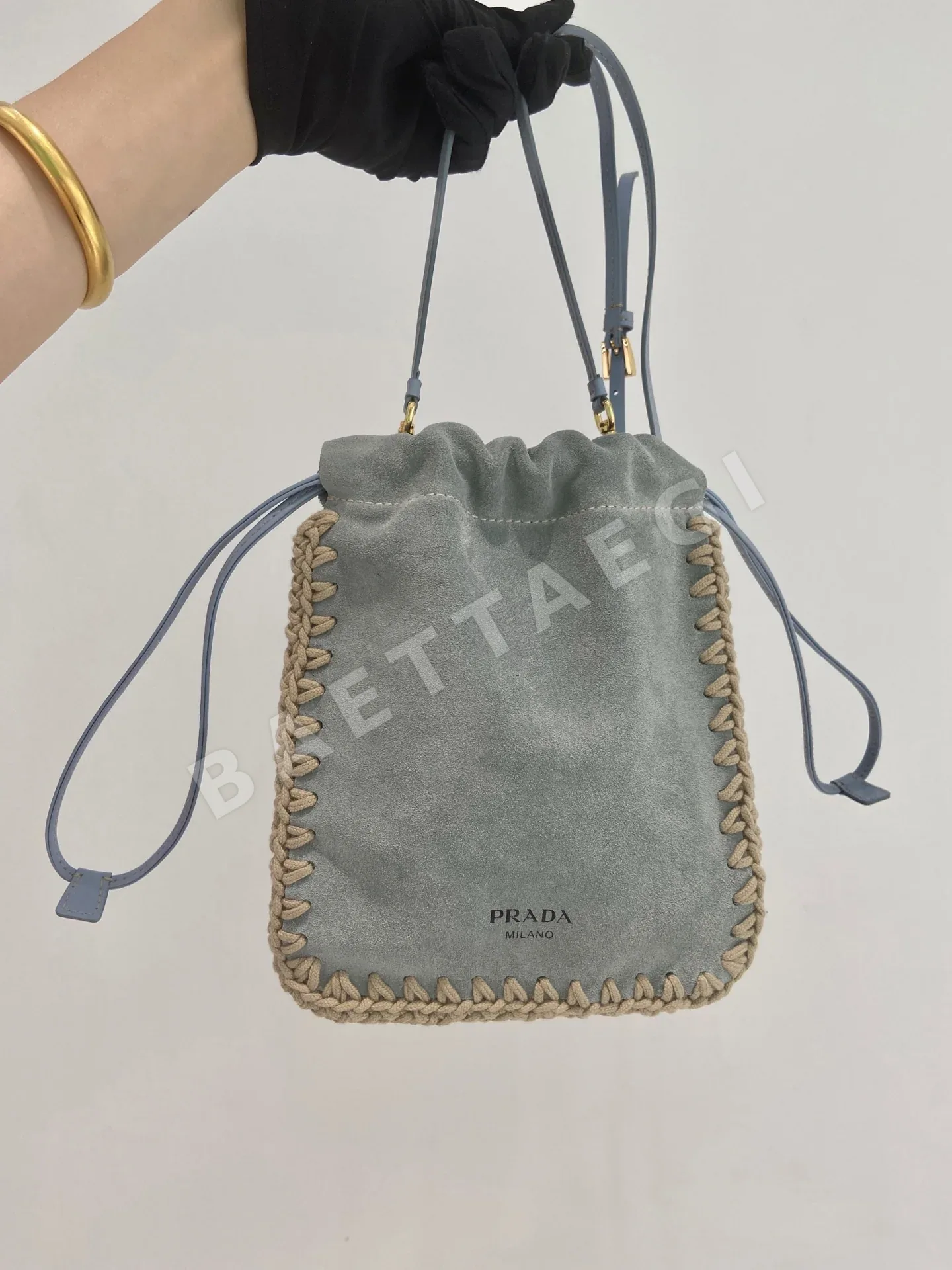 프라다 직조 스웨이드 스마트폰 클러치 가방 1ZT092
