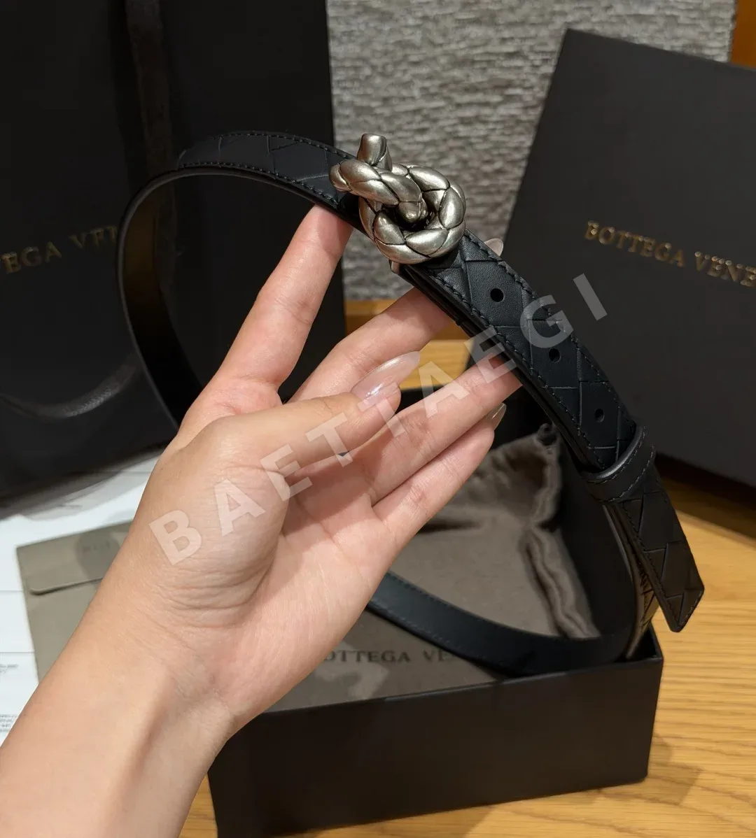보테가베네타 실키 카프스킨 인트레치아토 벨트 상세 이미지 3
