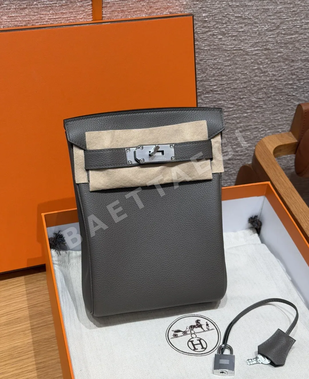 에르메스 토고 가죽 가슴 포켓 백팩 145030