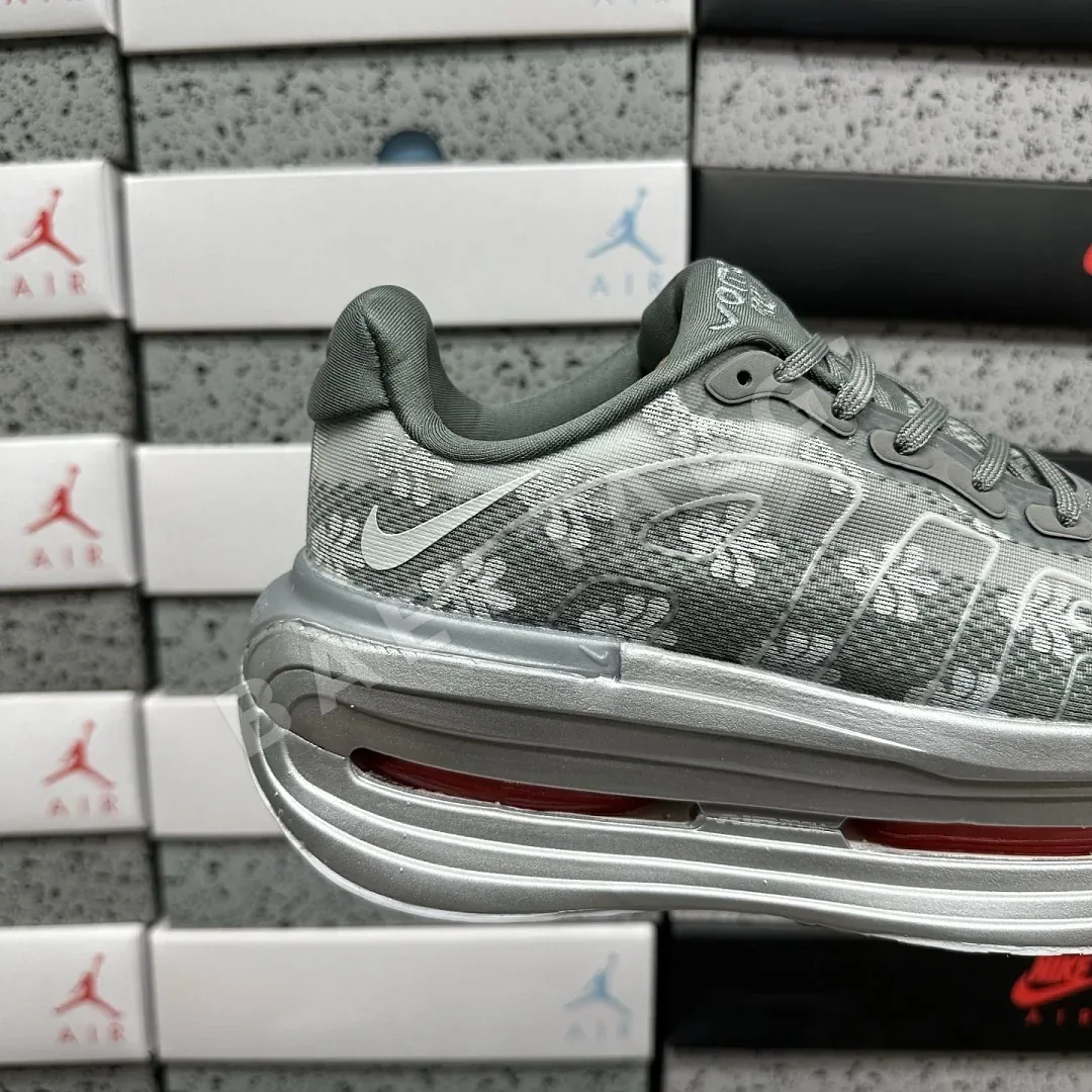나이키 [5A] 보메로 프리미엄 QS IQ0028-001 201783 Nike Vomero Premium QS Fleur De-Lis 상세 이미지 5