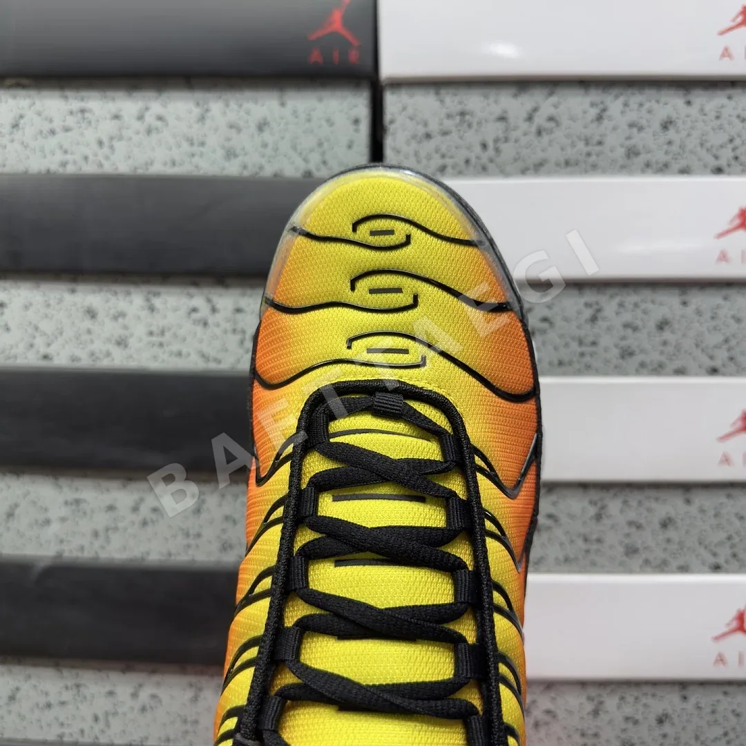나이키 [TK] 에어 맥스 플러스 블랙 오렌지 화이트 HF0552-001 201974 Nike Air Max Plus Sunset 상세 이미지 4