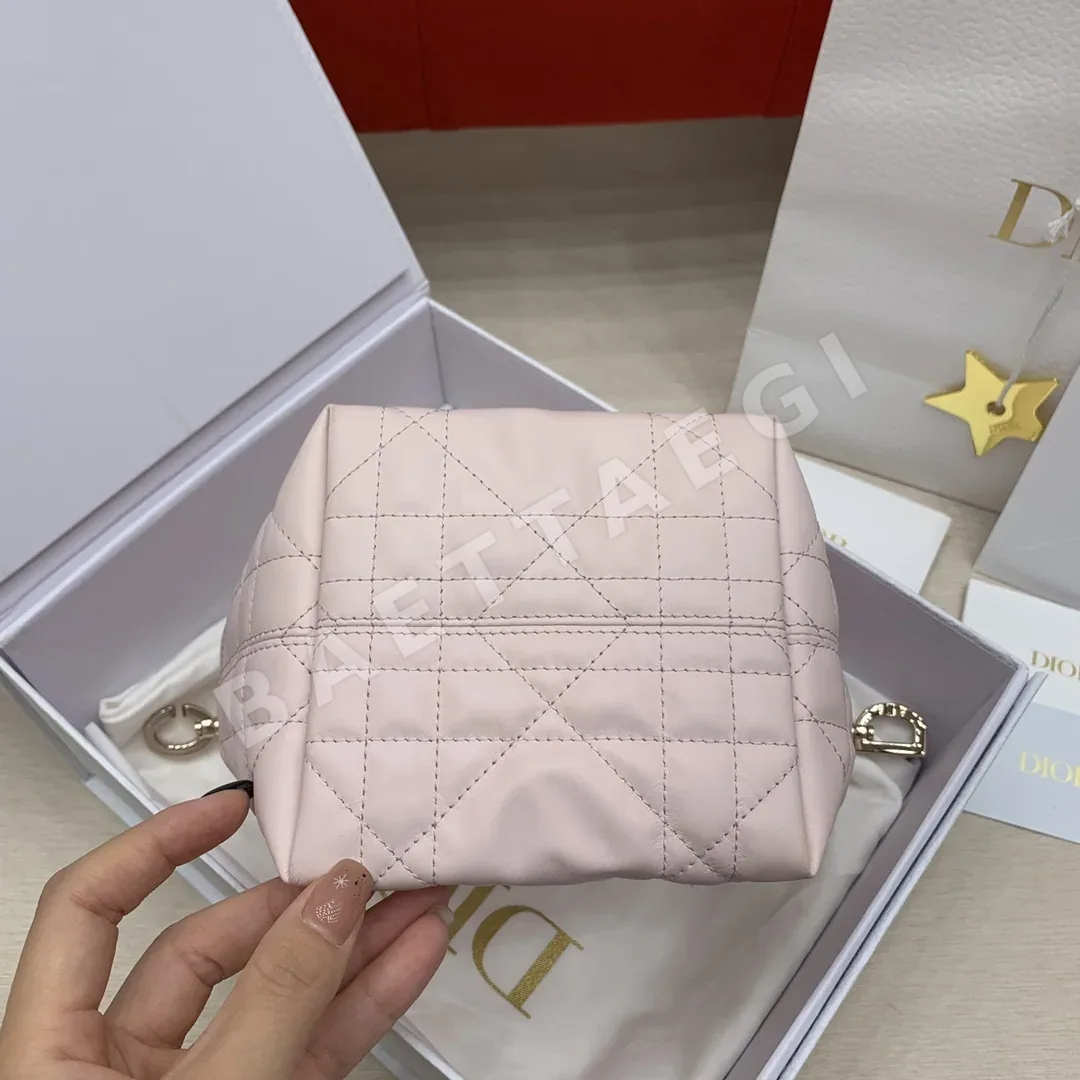 디올 오버사이즈 카나쥬 송아지가죽 가방 상세 이미지 7