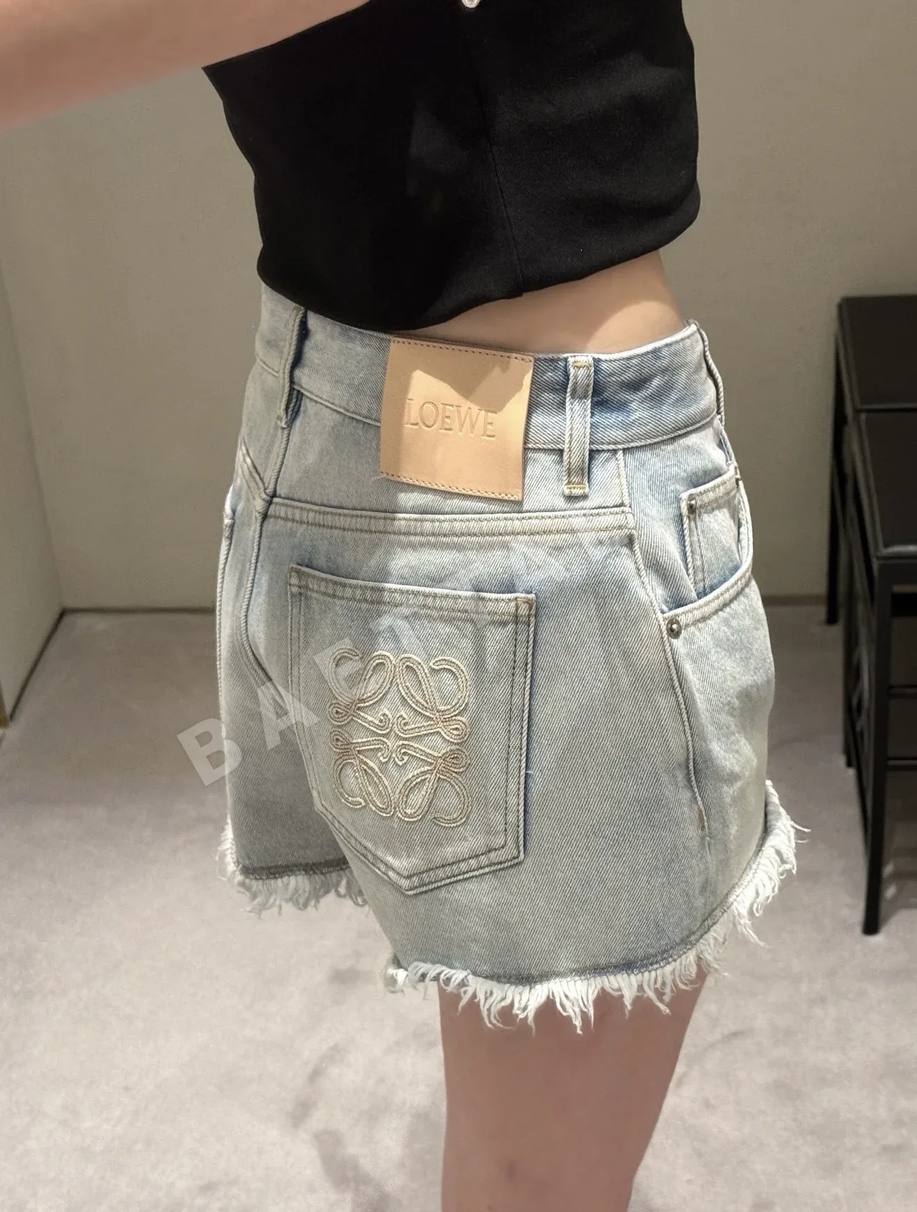 로에베 연청 워싱 프린지 여성 데님 반바지 상세 이미지 3