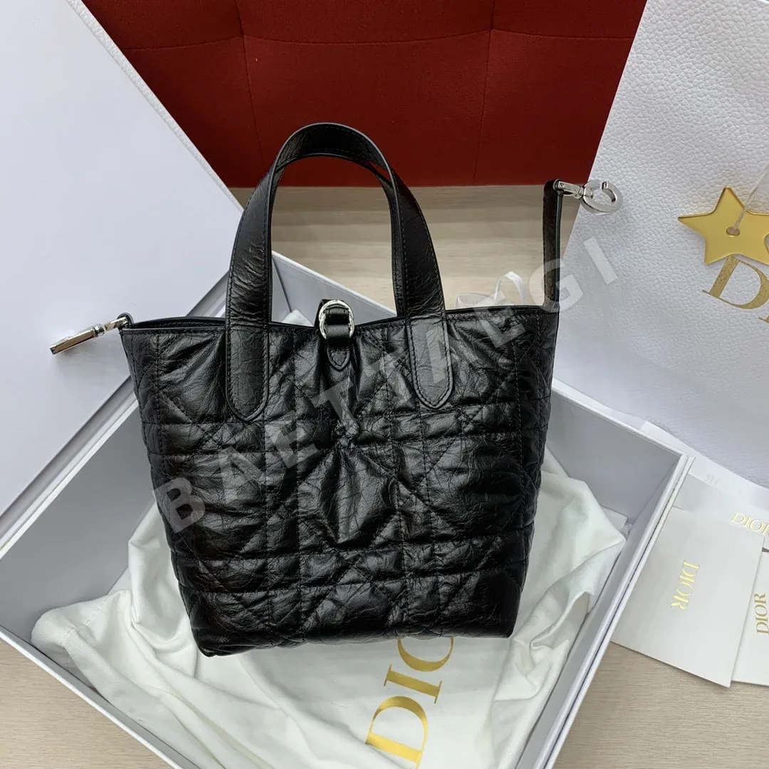 디올 뚜주흐 버티컬 스몰 가죽 가방 상세 이미지 2