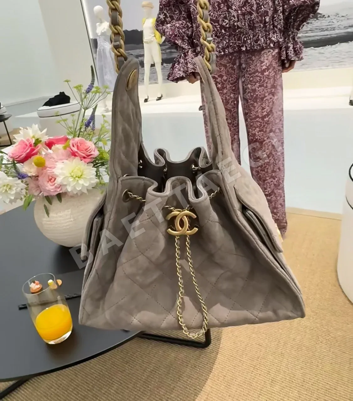 샤넬 팬더 스웨이드 복주머니 버킷백 상세 이미지 3