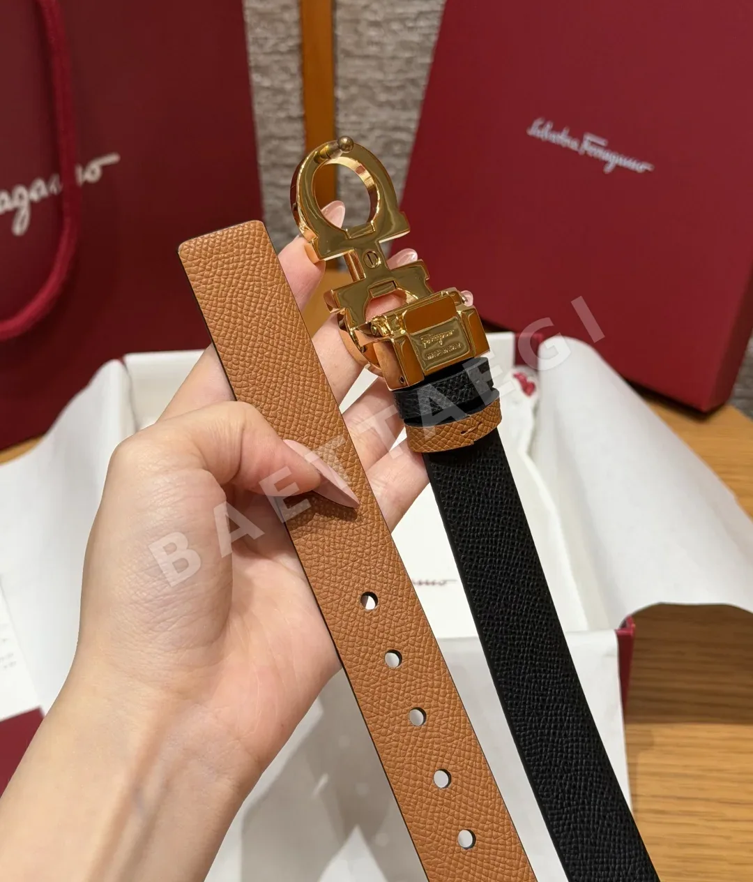 페레가모 JD280 필라 25mm 리버시블 간치니 여성 슬림 가죽 벨트 상세 이미지 8