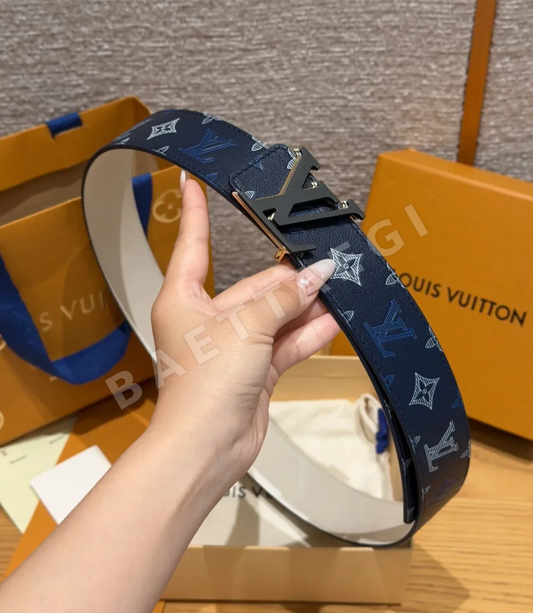 루이비통 리버시블 가죽 벨트 40mm 상세 이미지 4