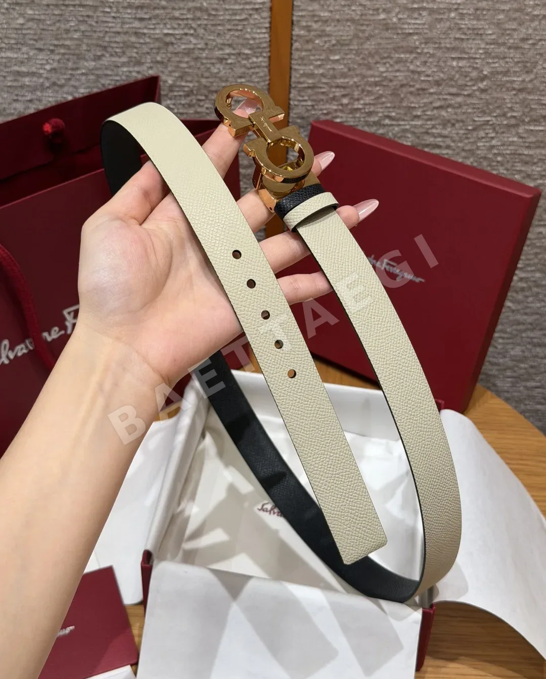 페레가모 리버시블 가죽 여성용 슬림 벨트 상세 이미지 5