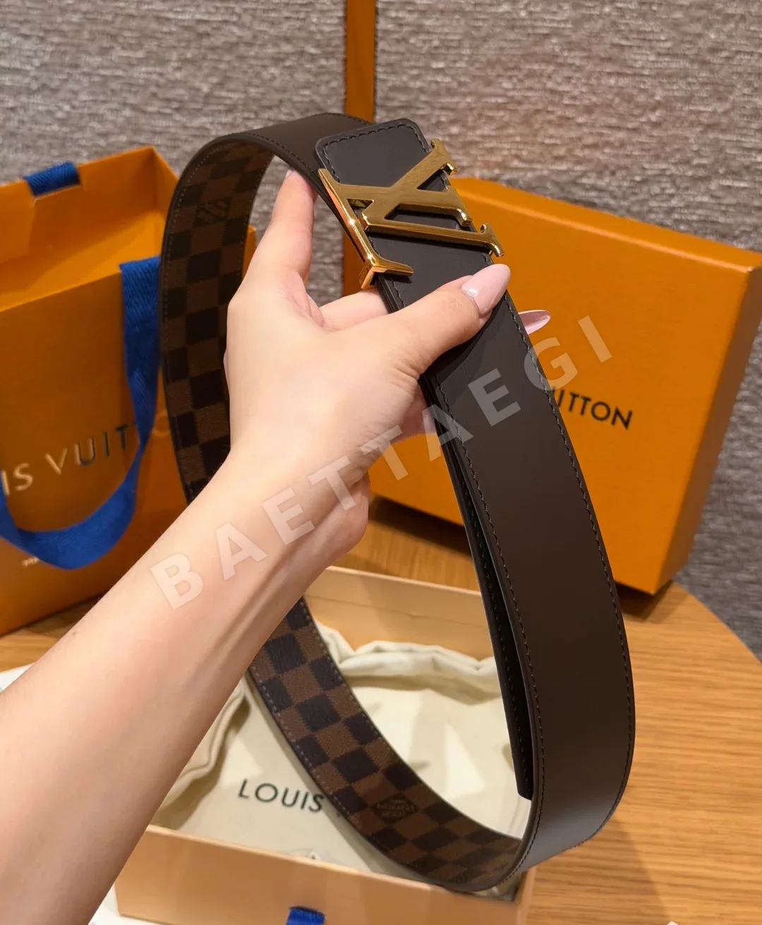 루이비통 이니셜 40mm 리버시블 벨트 상세 이미지 4