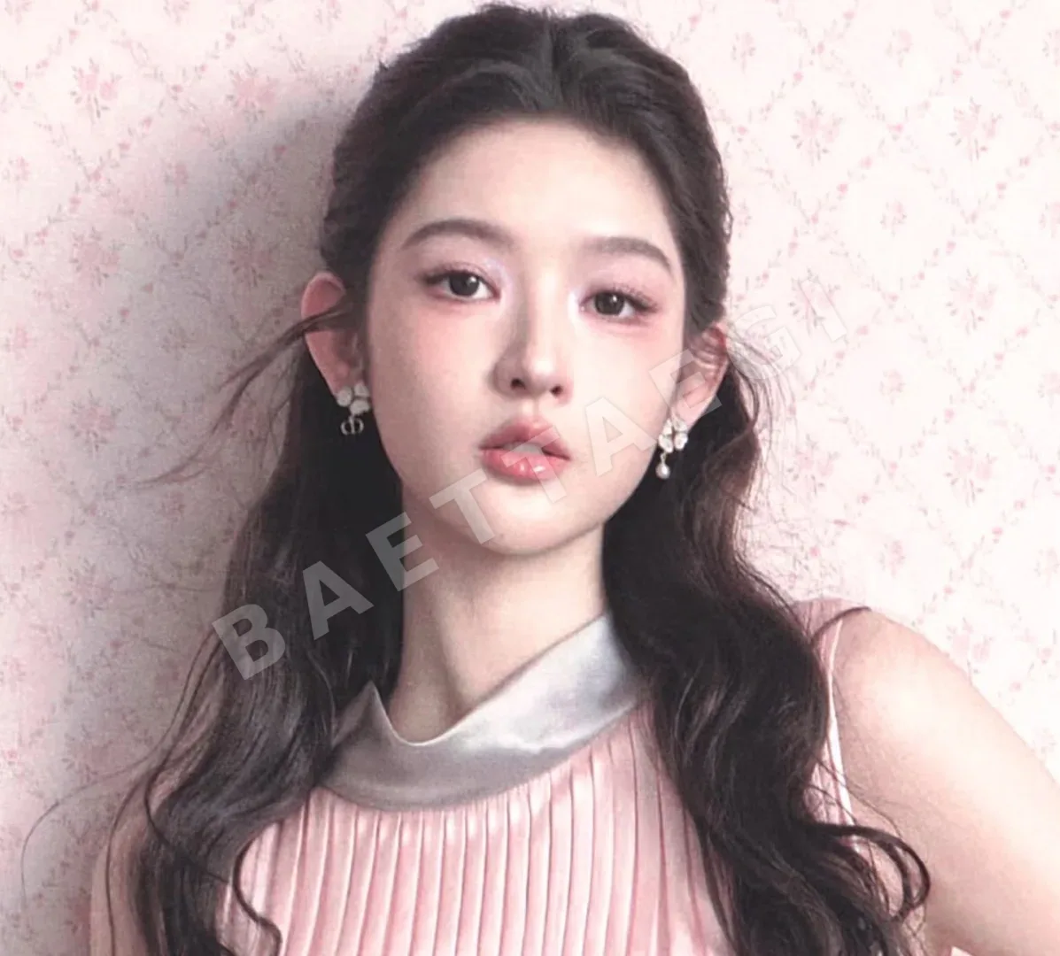 디올 머더오브펄 클로버 비대칭 진주 귀걸이 상세 이미지 4