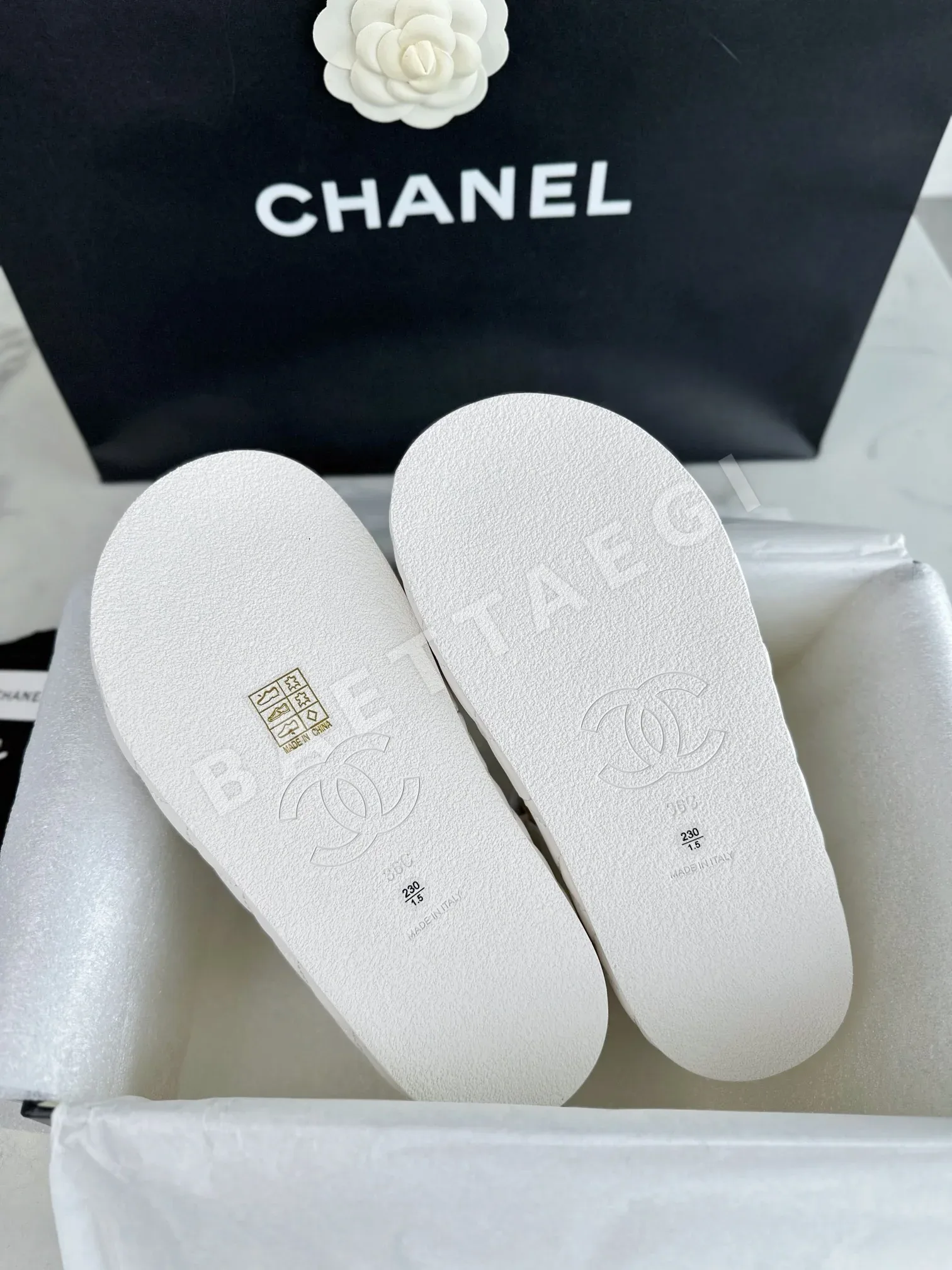 샤넬 24C 화이트 다이아몬드 패턴 벨크로 샌들 3361 상세 이미지 9