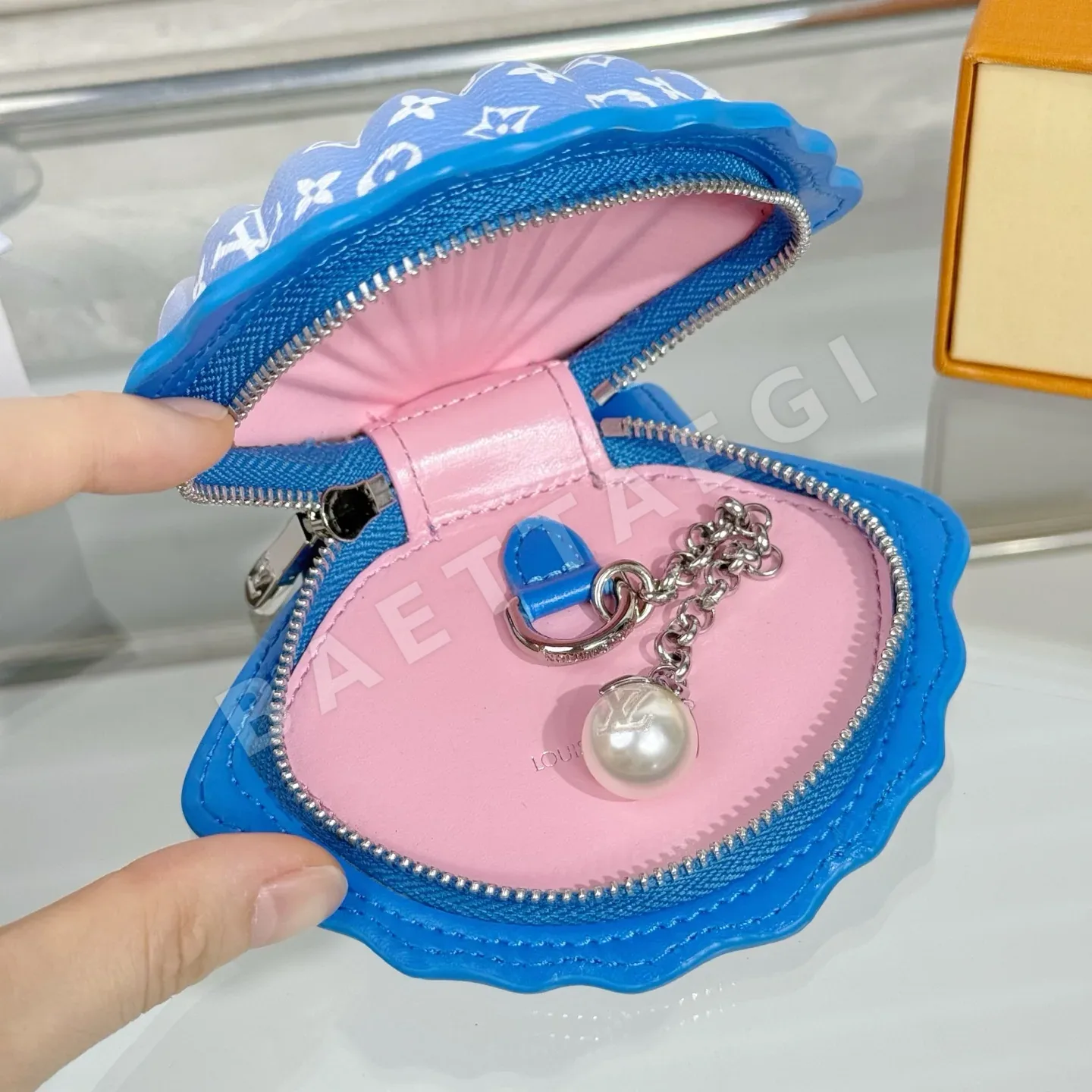 루이비통 미니 진주 조개 펜던트 키링 상세 이미지 5