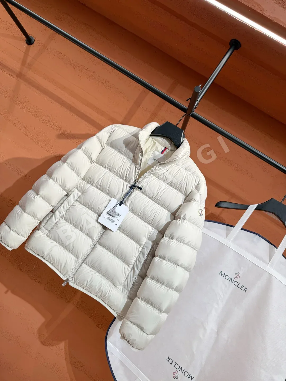 몽클레르 보디넷 쇼트 다운 자켓 상세 이미지 6