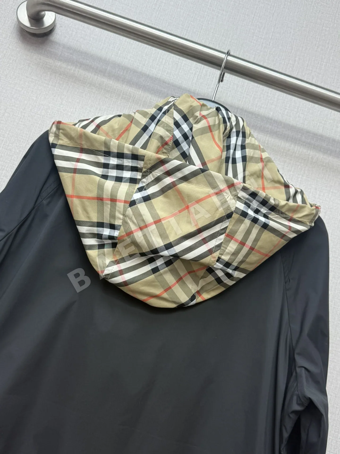 버버리 체크 후드 크롭 봄버 자켓 G22836 상세 이미지 6