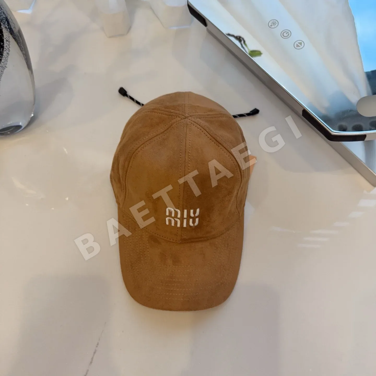 미우미우 스웨이드 드로스트링 야구모자 80887