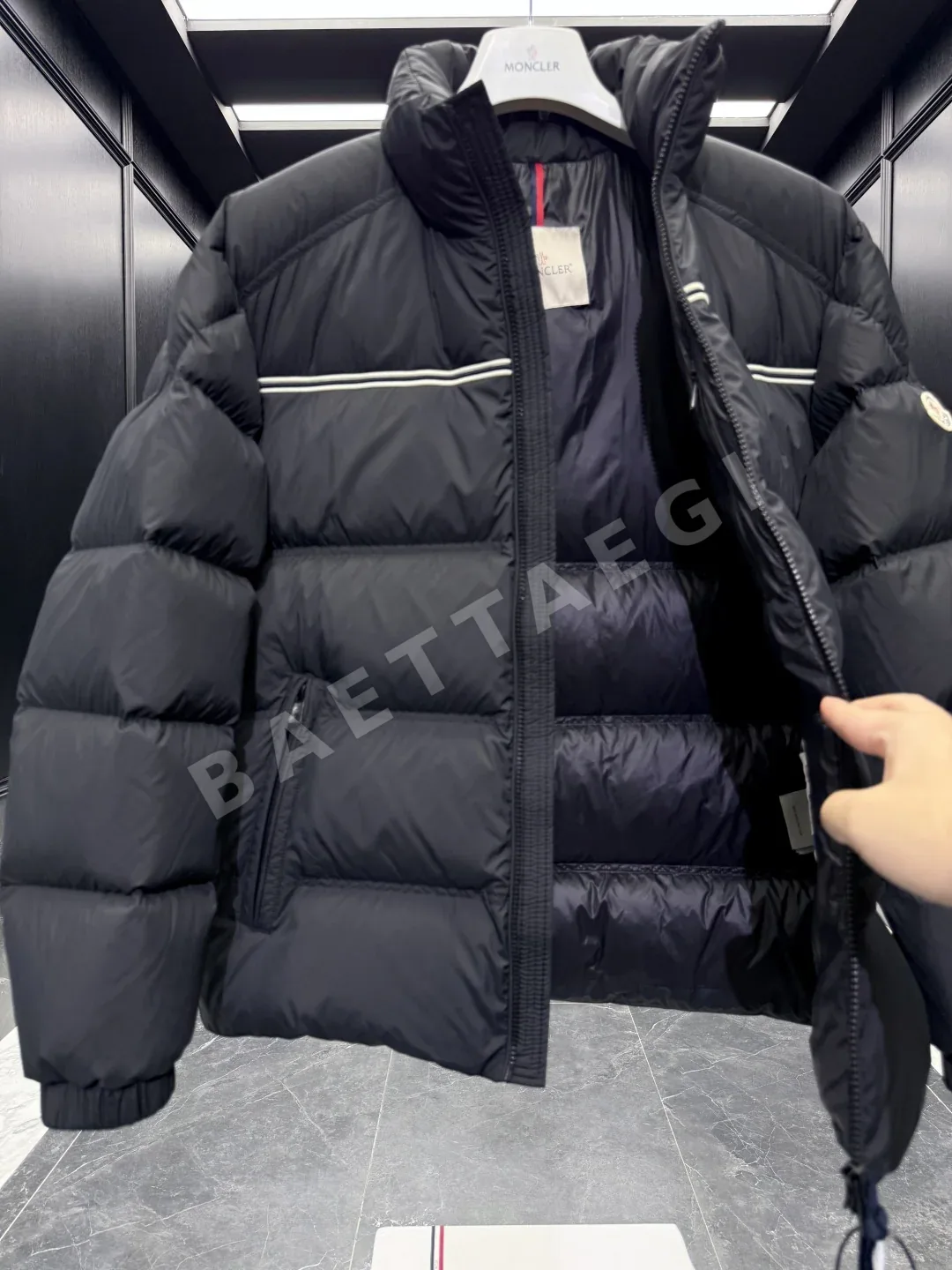 몽클레르 부바크(Moncler Bouvaque) 남성 숏 패딩 재킷 상세 이미지 8