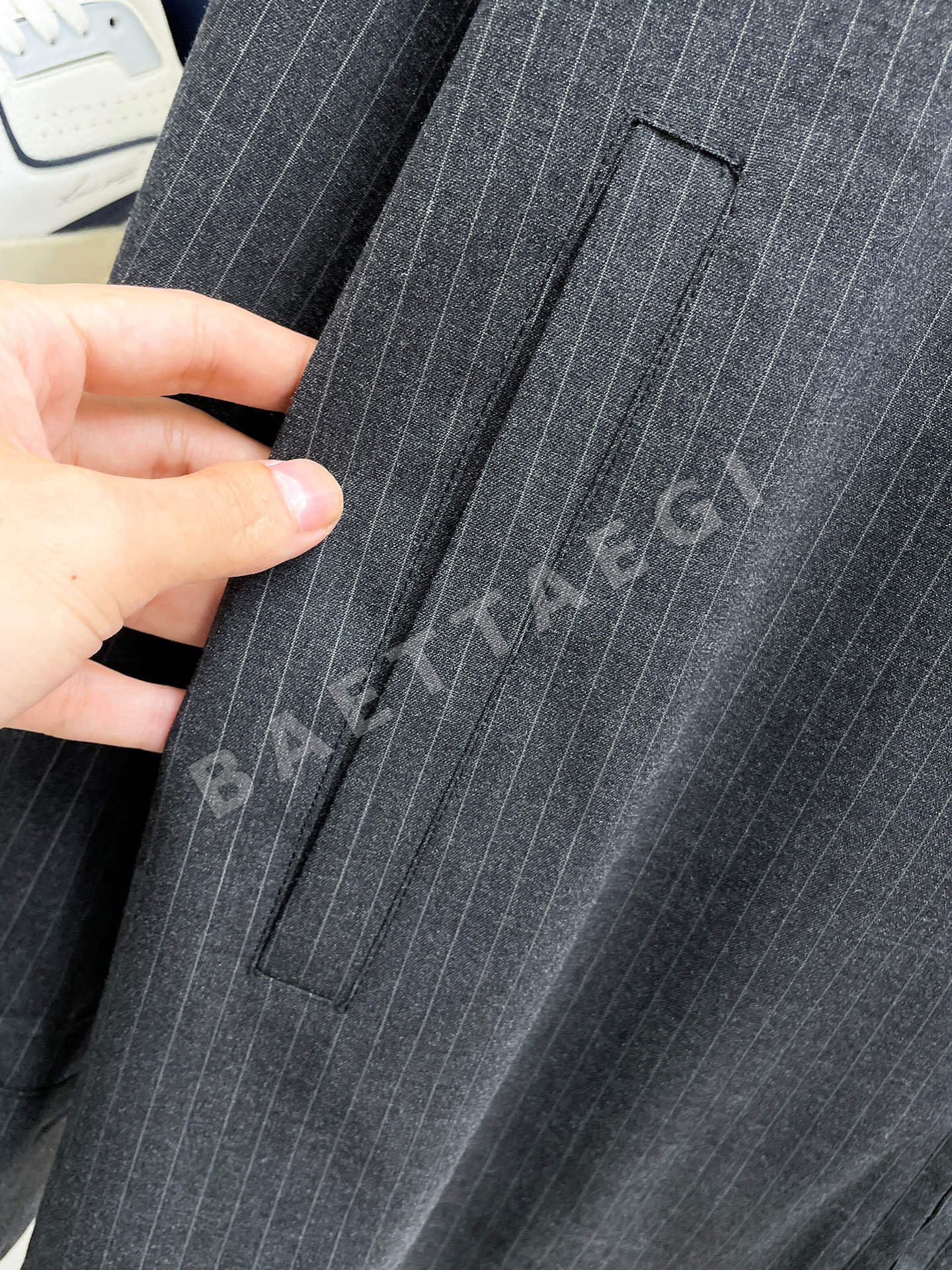 버버리 블룸즈베리 핀스트라이프 울 로고 자수 남성 자켓 상세 이미지 6