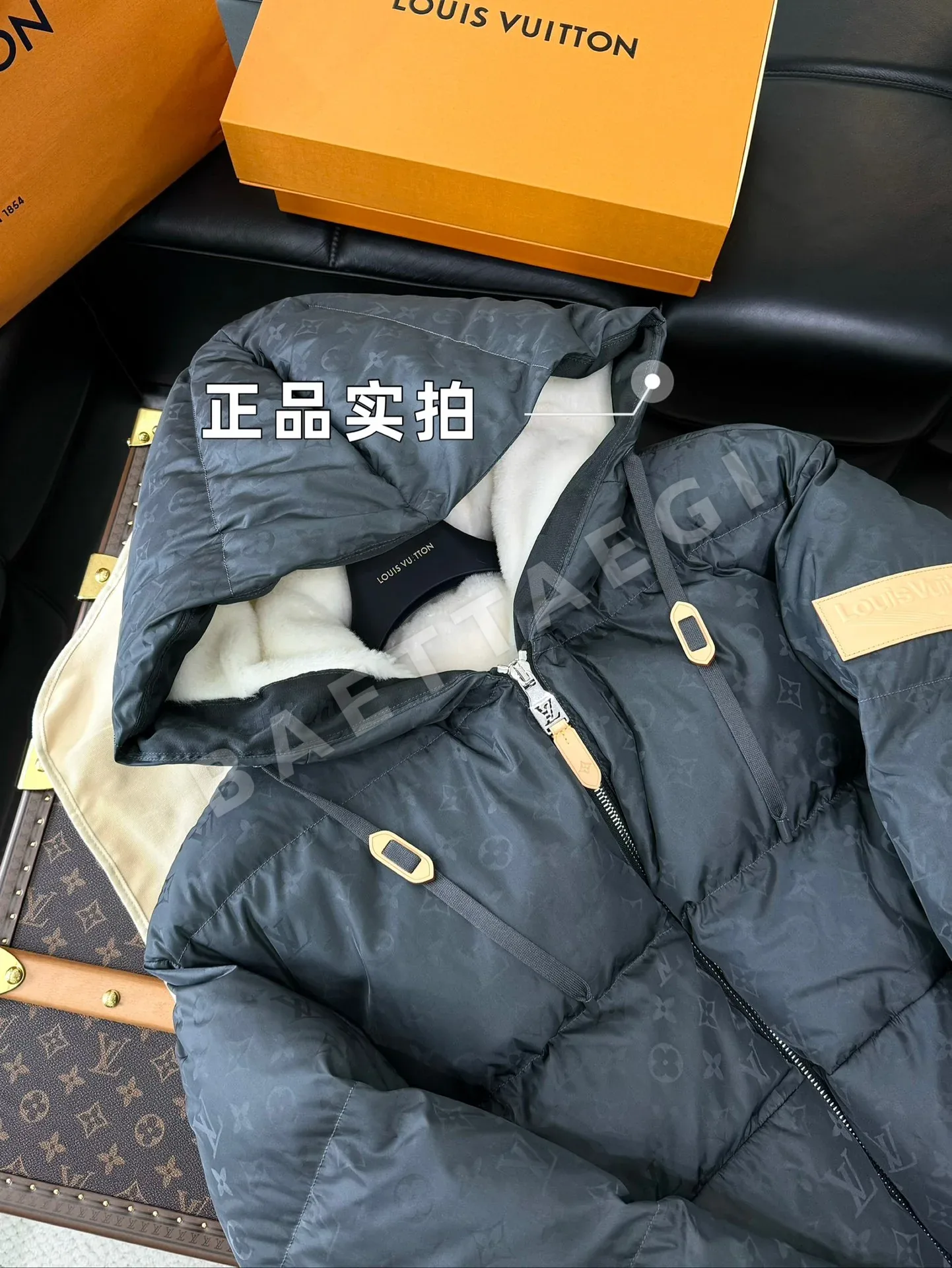 루이비통 전면 프린트 남성 패딩 상세 이미지 6