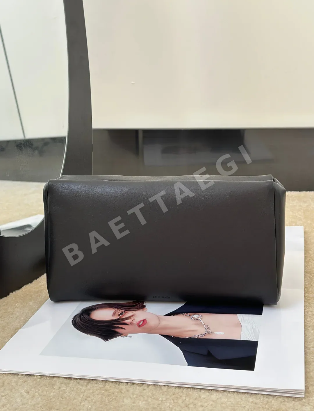 더로우 워터다이 램스킨 클러치백 상세 이미지 2