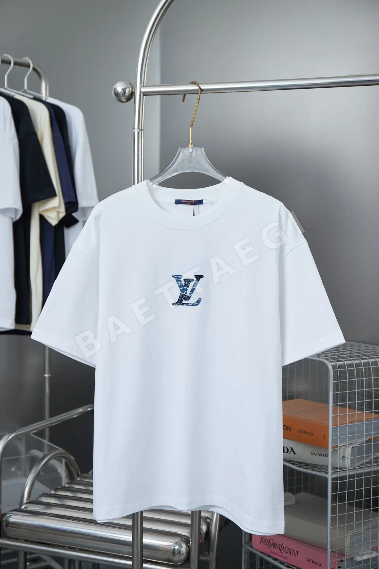 루이비통 LV 레터 라인스톤 남성 반팔 티셔츠