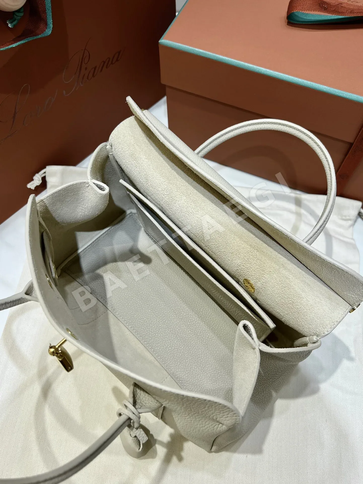 로로피아나 룸 라이트스톤그레이 핸드백 상세 이미지 7