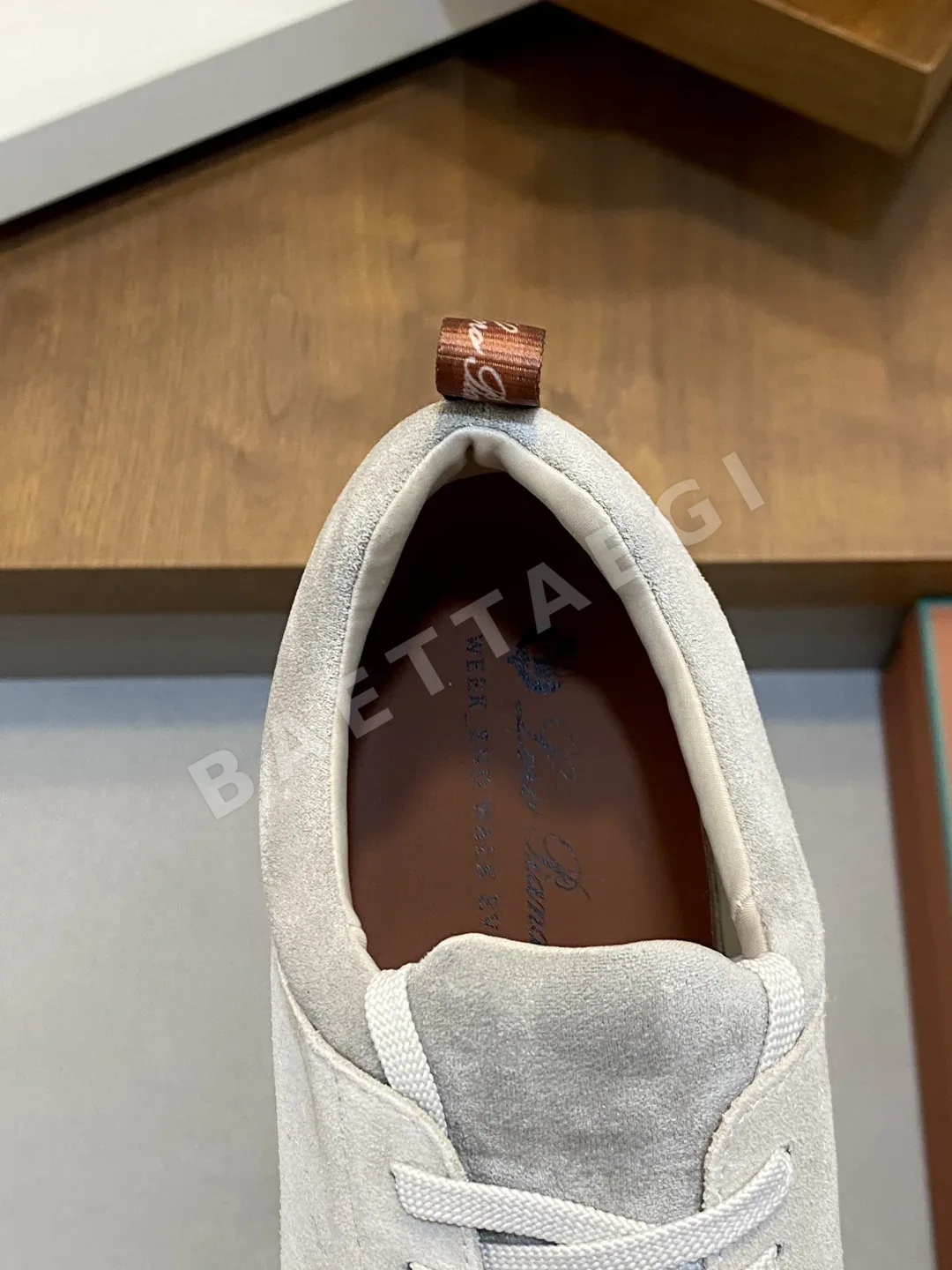 로로피아나 스니커즈 가죽 중앙 가늘어진 실루엣 상세 이미지 7
