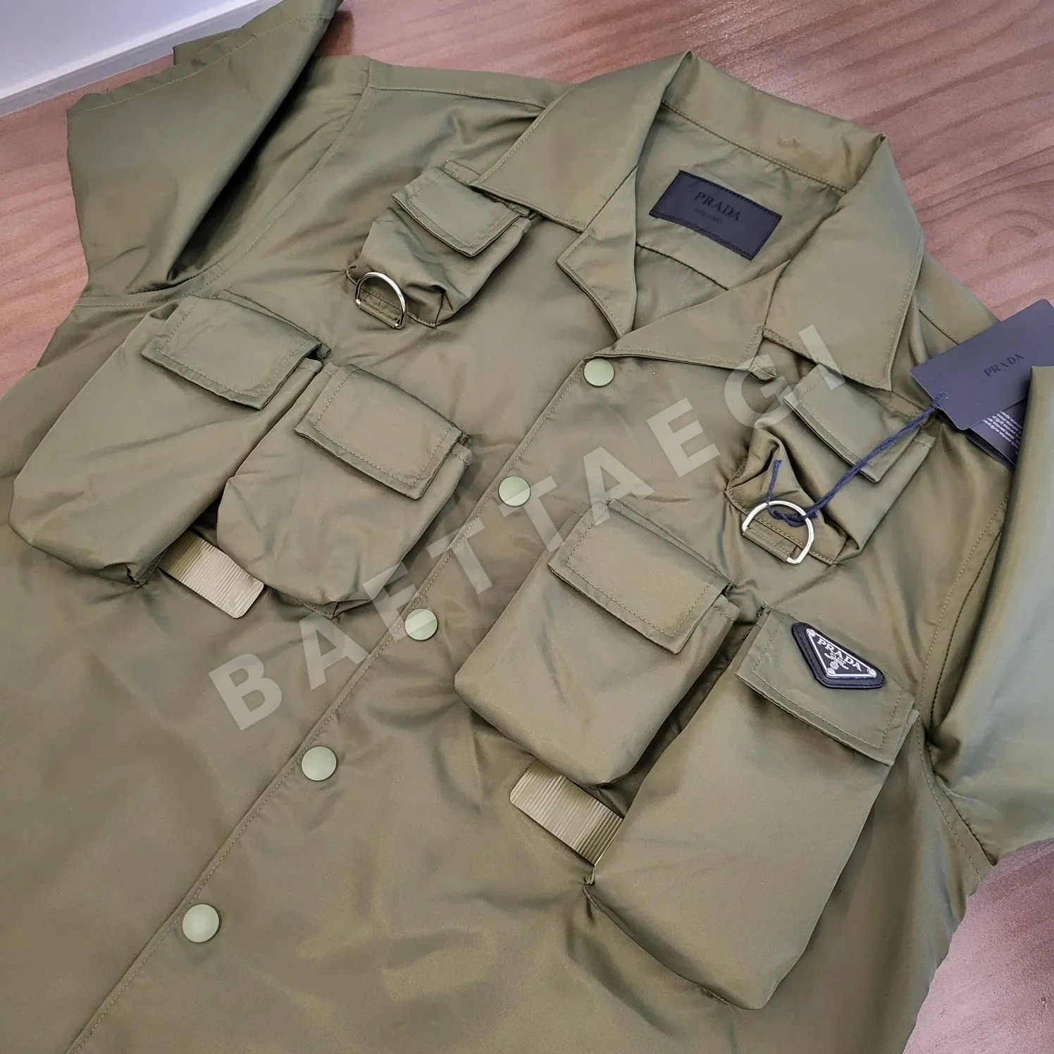 프라다 전술 포켓 로고 남성 반팔 상세 이미지 3