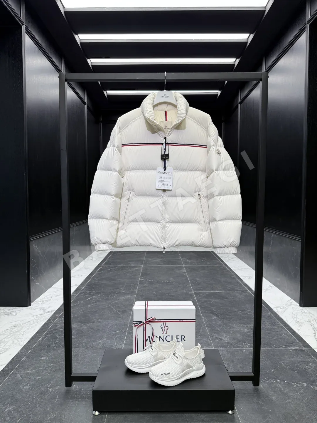 몽클레르 부바크(Moncler Bouvaque) 남성 숏 패딩 재킷 상세 이미지 2