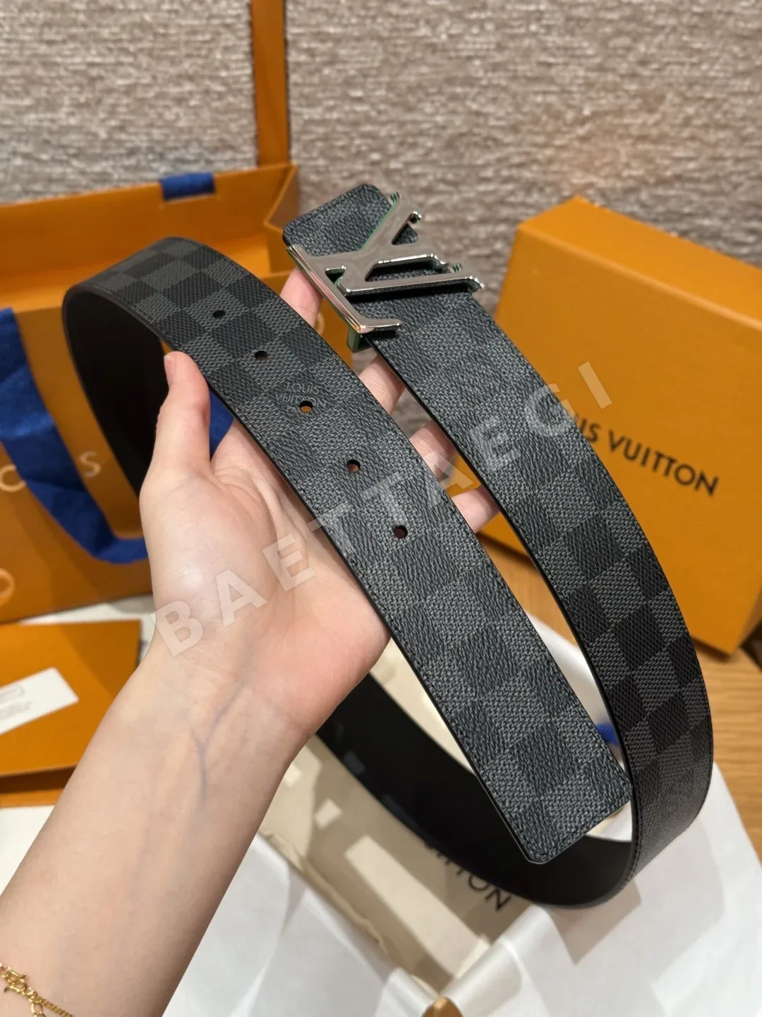 루이비통 이니셜 40mm 리버서블 벨트 상세 이미지 5