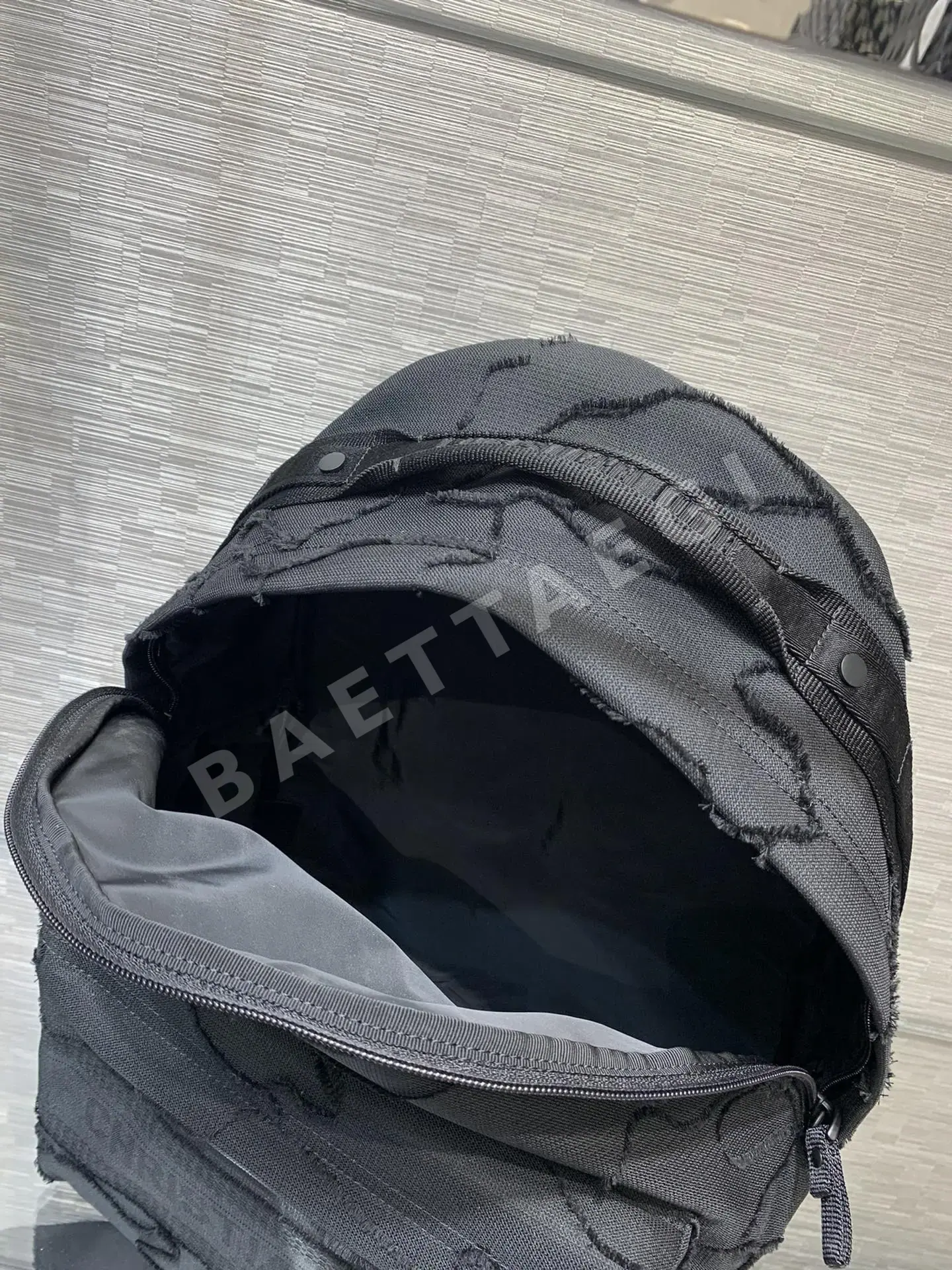 디올 테크니컬 캔버스 태슬 백팩 상세 이미지 7