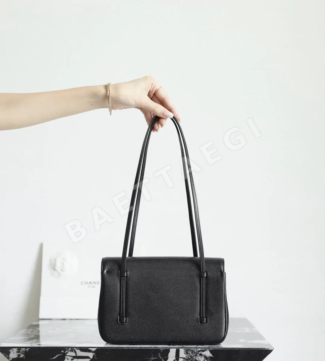 샤넬 가죽 플랩 가방 상세 이미지 5