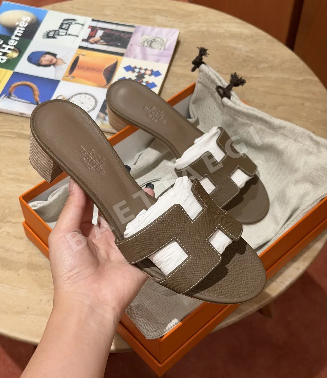 에르메스 오아시스 샌들 Calfskin H 컷아웃 189079