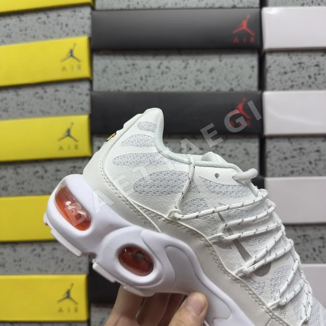 나이키 [BD] 에어 맥스 플러스 유틸리티 FJ4232-100 201900 Nike Air Max Plus Utility Safety 상세 이미지 4