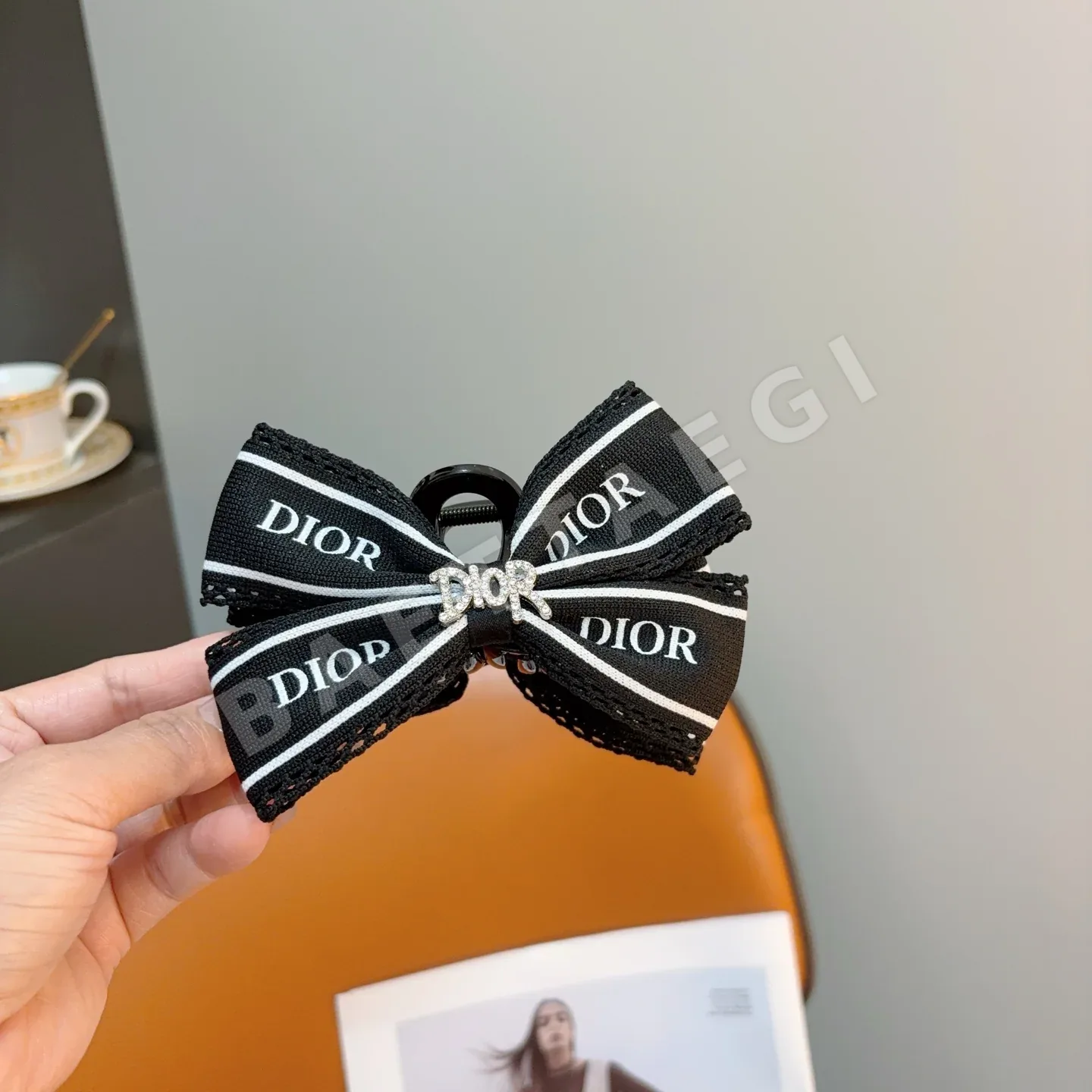 디올 헤어 클립 상세 이미지 2