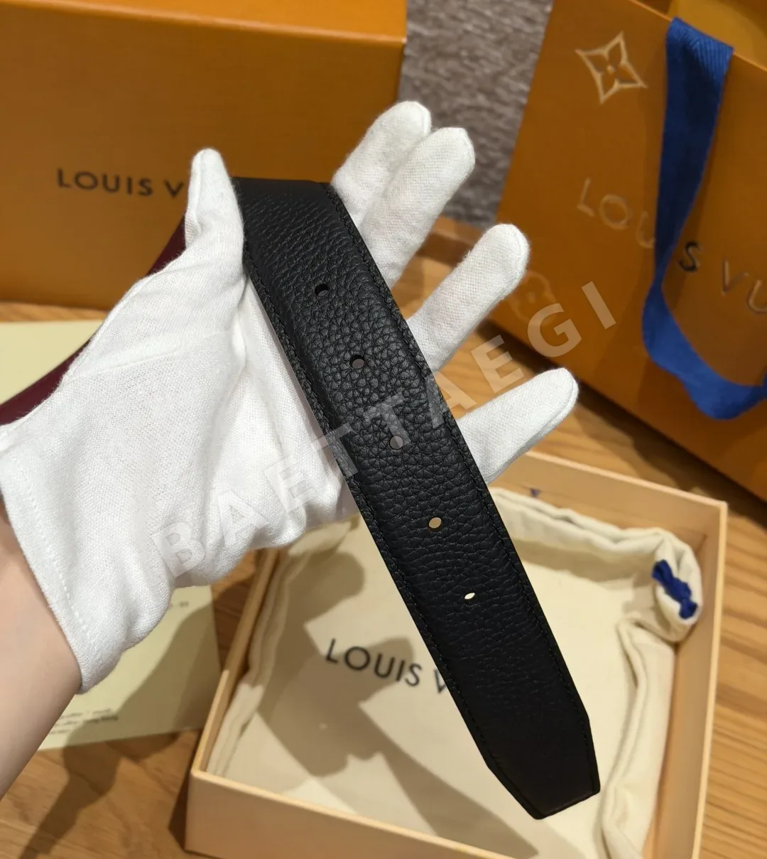 루이비통 틸트 리버서블 모노그램 소가죽 벨트 35MM 상세 이미지 4