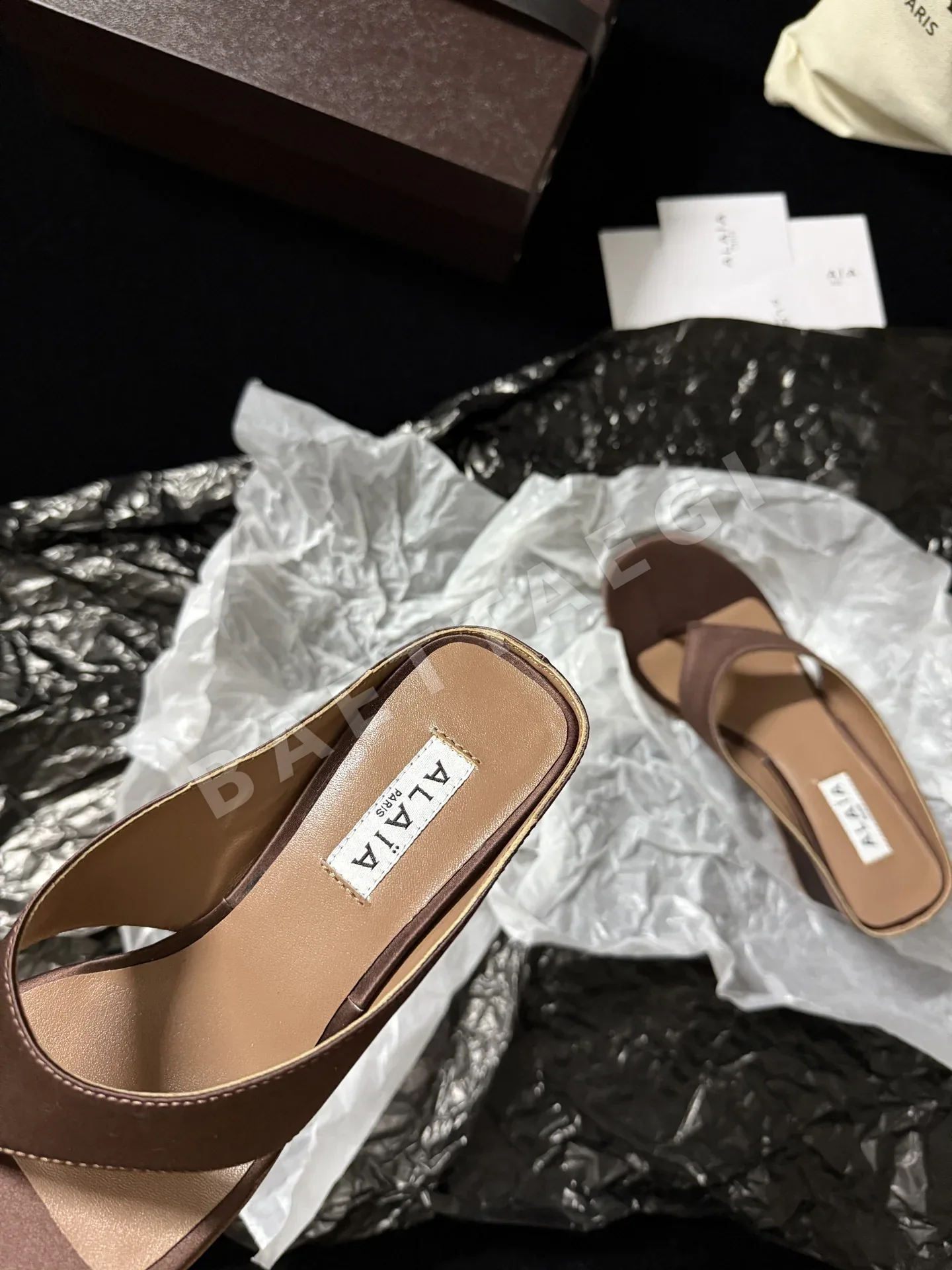 알라이아 비대칭 뮬 상세 이미지 7