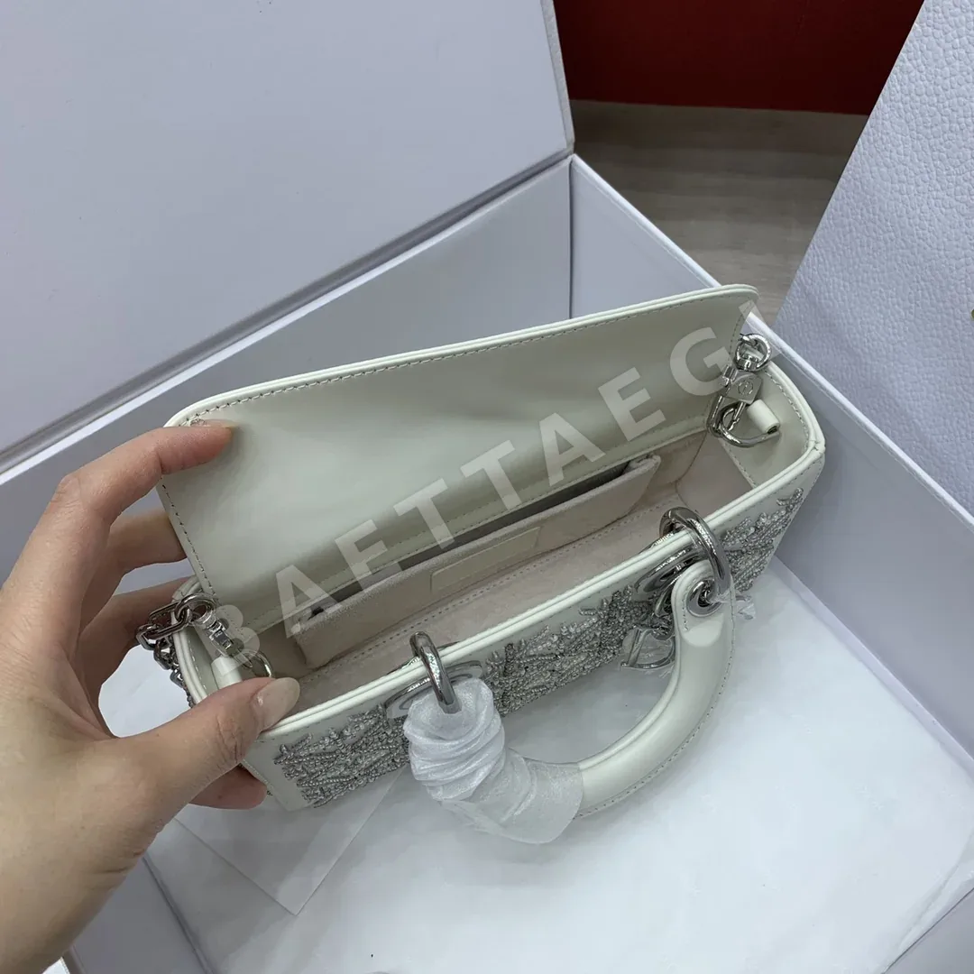 디올 레이디 D-조이 스몰 램스킨 가방 상세 이미지 8
