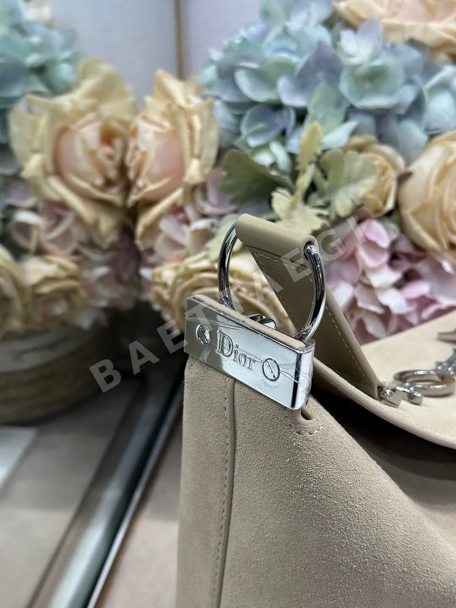 디올 스몰 호보 벨벳 가죽 가방 상세 이미지 5