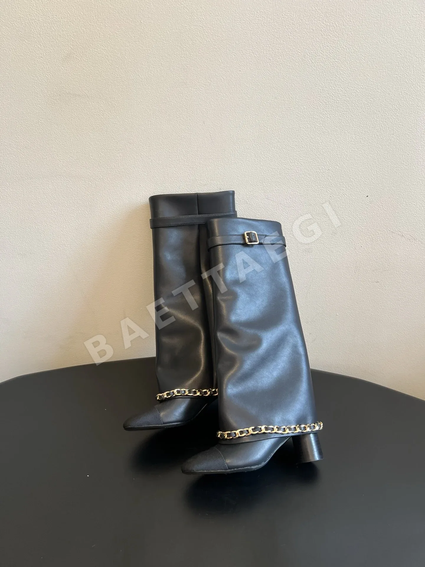 샤넬 부츠 가죽 컬러블록 체인 버클 상세 이미지 3