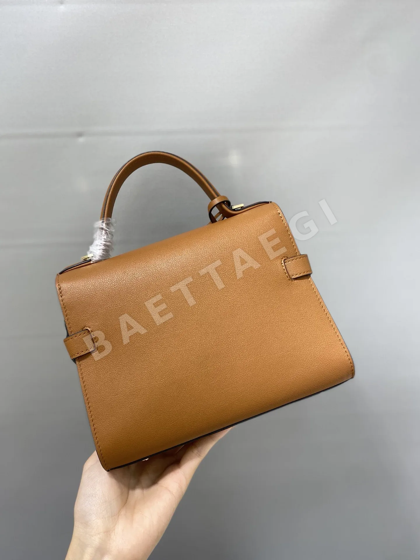 델보 스토름 스위프트 램스킨 가죽 가방 상세 이미지 3