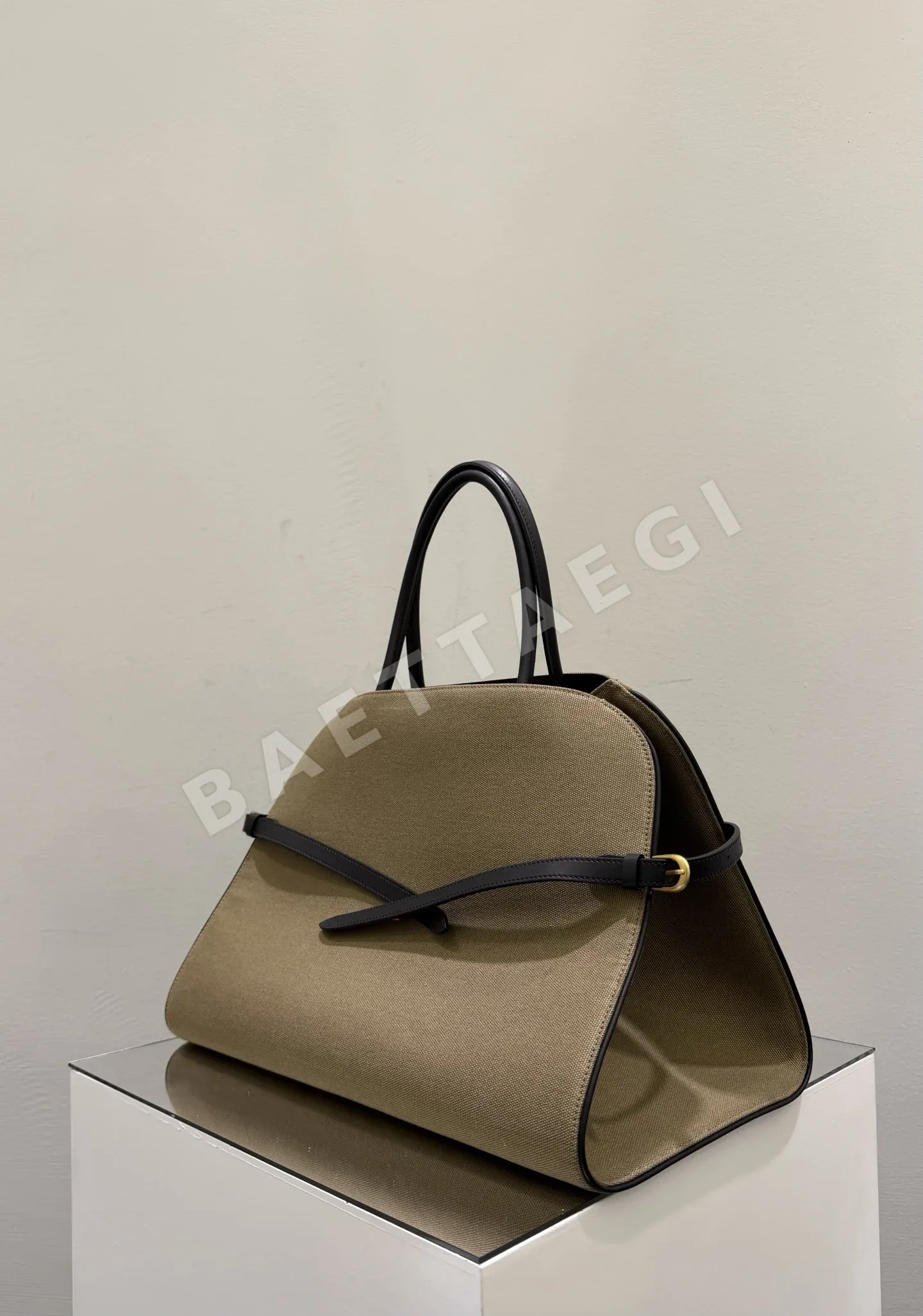 더로우 마고 15 캔버스 가죽 스트랩 가방 상세 이미지 2