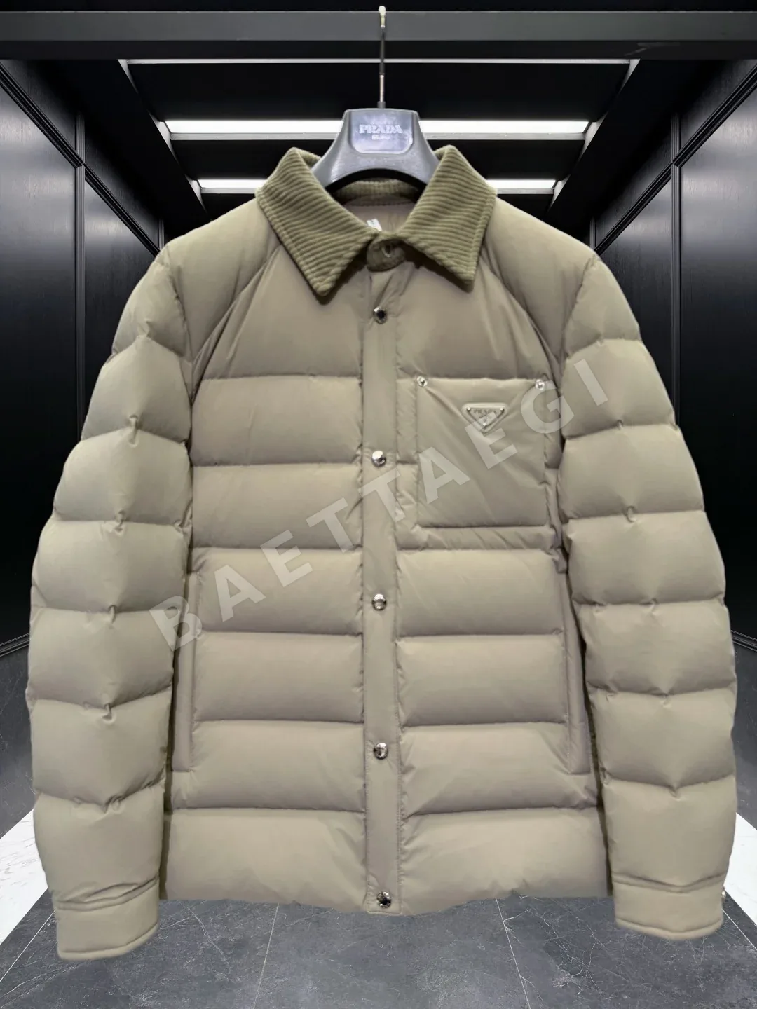 프라다 코듀로이 니트 카라 구스다운 남성 패딩 상세 이미지 4